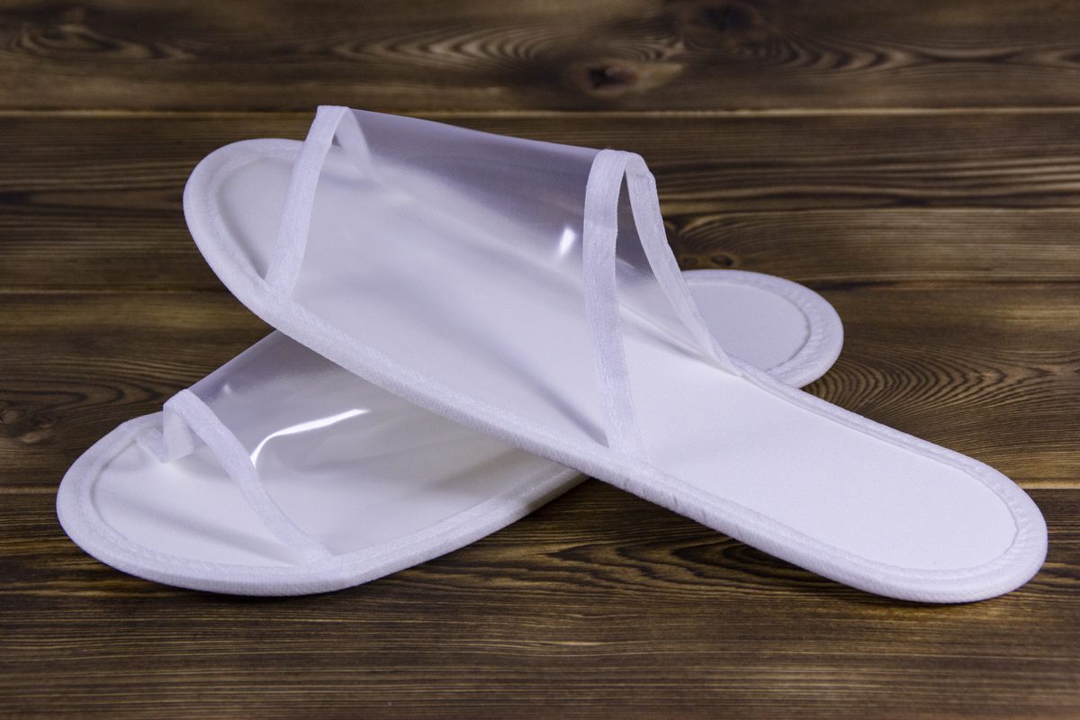 Халат с логотипом (вышивка на заказ)